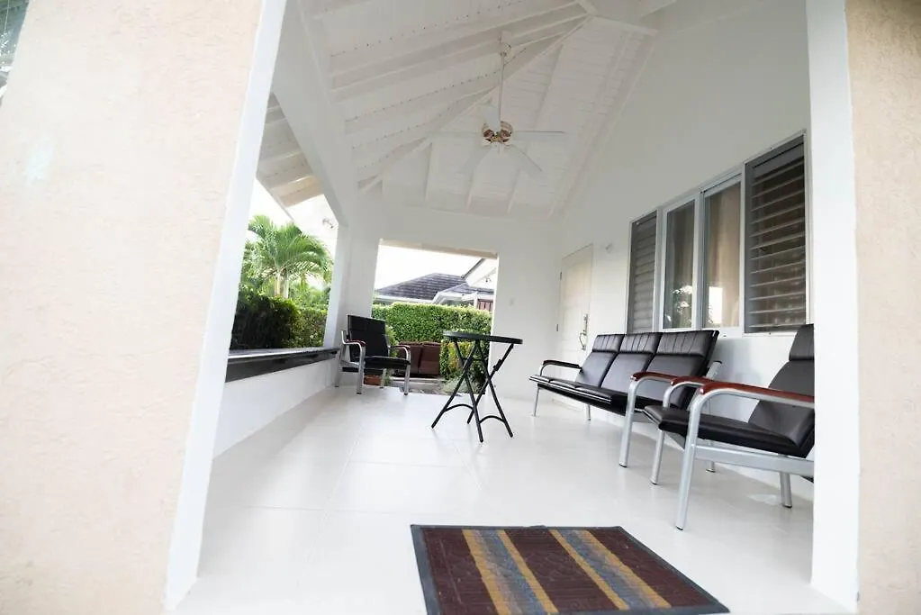 Palms Escape - 3 Bedroom Vacation Home Richmond